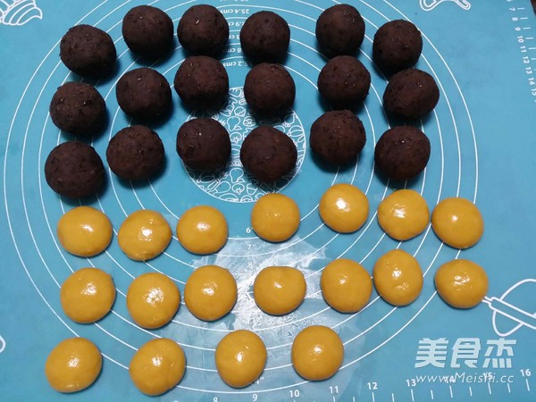 Red Bean Egg Yolk Mooncake recipe