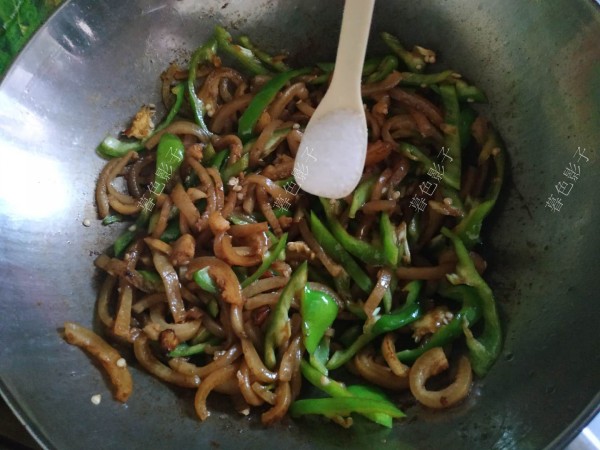 Stir-fried Pork Skin with Chili recipe