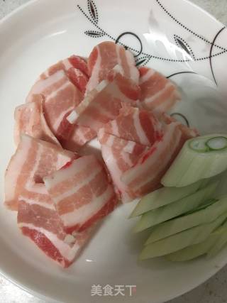 Stir-fried Potato Shreds with Pork Belly recipe