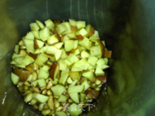 Chinese Wolfberry and Apple Soy Milk recipe