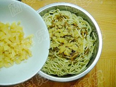 Hot Noodles with Sesame Paste recipe