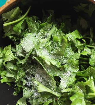 Scrambled Eggs with Celery Leaves recipe
