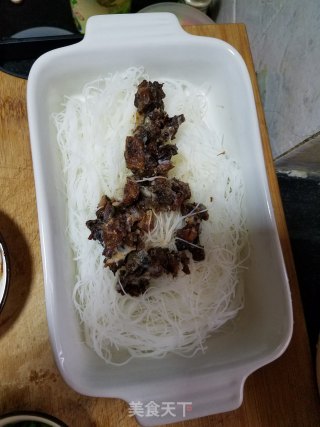 Steamed Rice Noodles with Mushroom Meat Sauce recipe