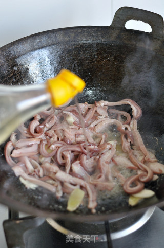 Stir-fried Belly Shreds with Coriander recipe