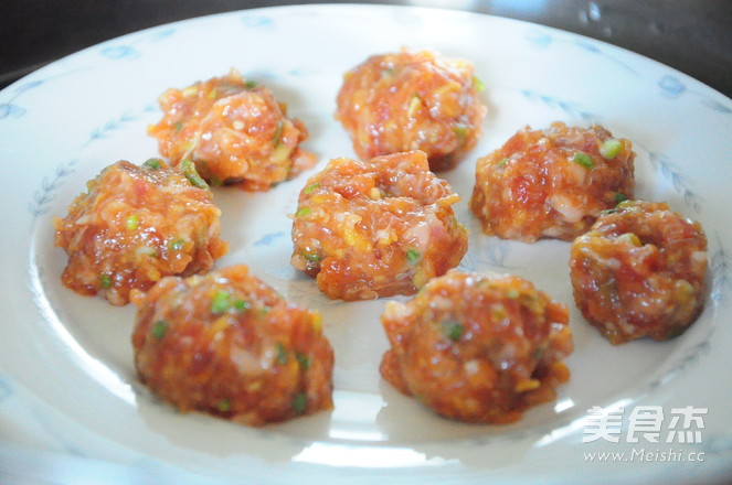 Meat and Vegetable Pairing-lychee Meatballs with Pouring Sauce recipe