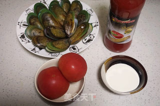 Stir-fried Macaroni with Mussels in Tomato Sauce recipe