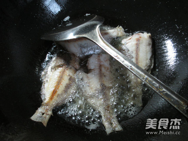 Black Pomfret with Soy Sauce recipe