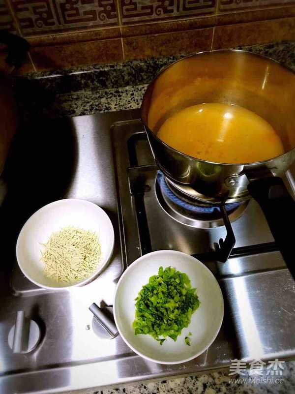 Baby Vegetable Noodle ~ Lettuce Leaf Tomato Soup recipe