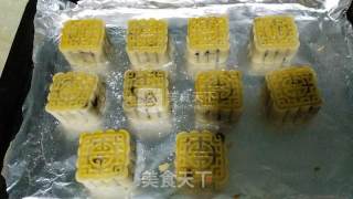 Bean Paste and Egg Yolk Mooncakes recipe