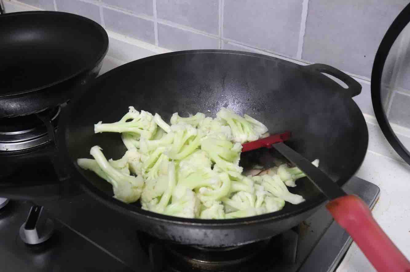 Cauliflower Stir-fried Bacon recipe