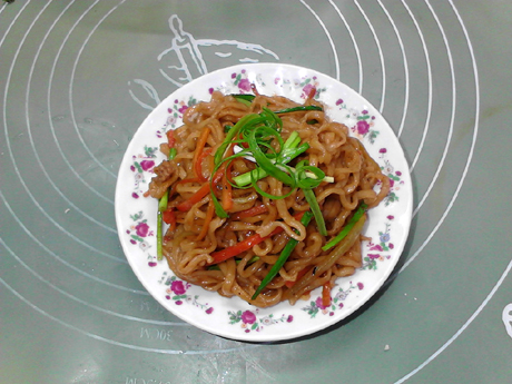 Fried Instant Noodles with Fried Sauce recipe