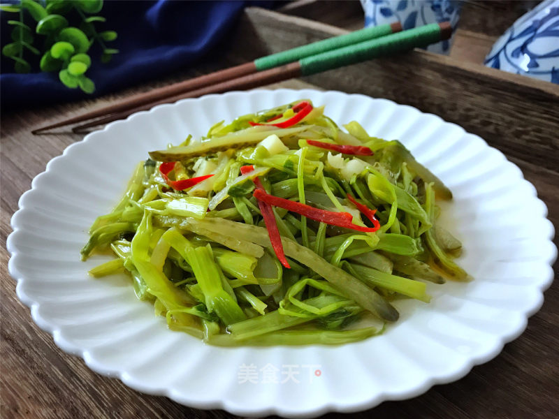 Stir-fried Water Spinach with Pickled Cucumbers recipe