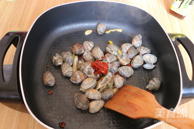 Spicy Roasted Flower Clams recipe