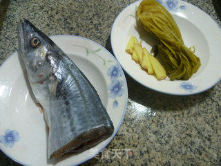 Boiled Mackerel Head with Pickles recipe