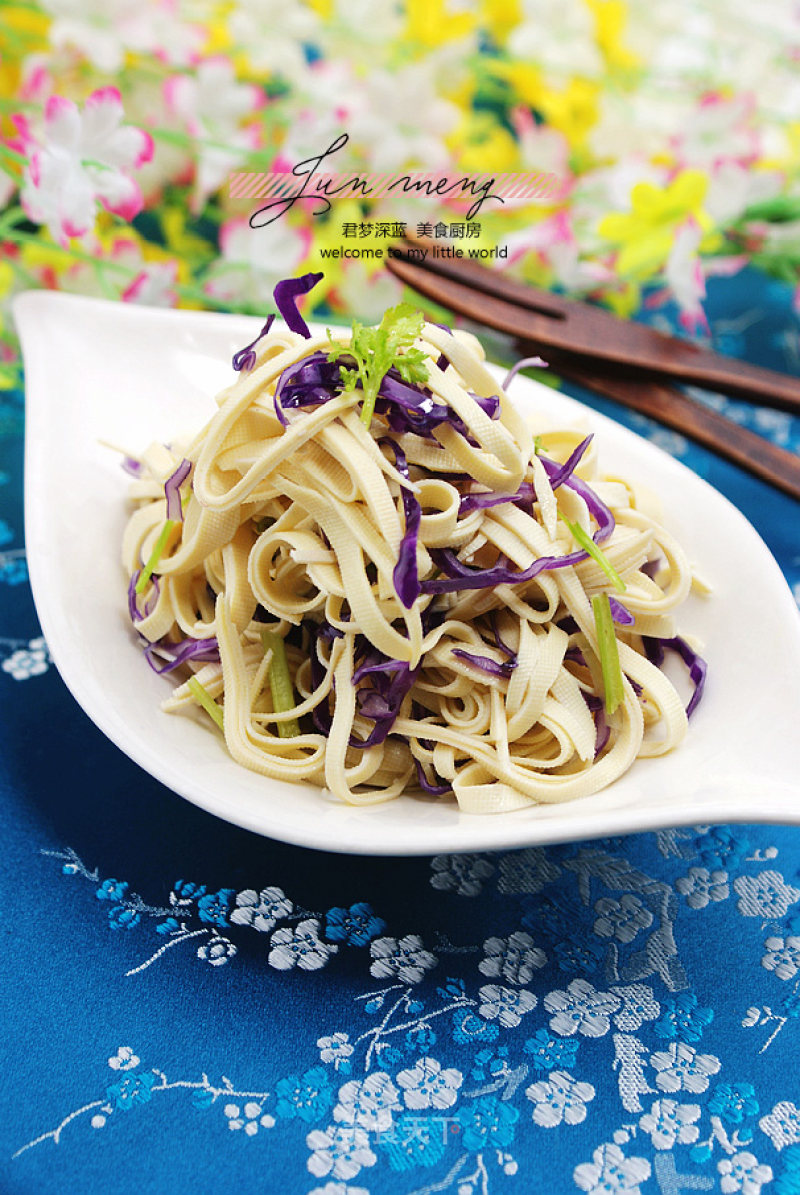 Simple and Quick Side Dishes-purple Cabbage Mixed with Tofu Skin recipe