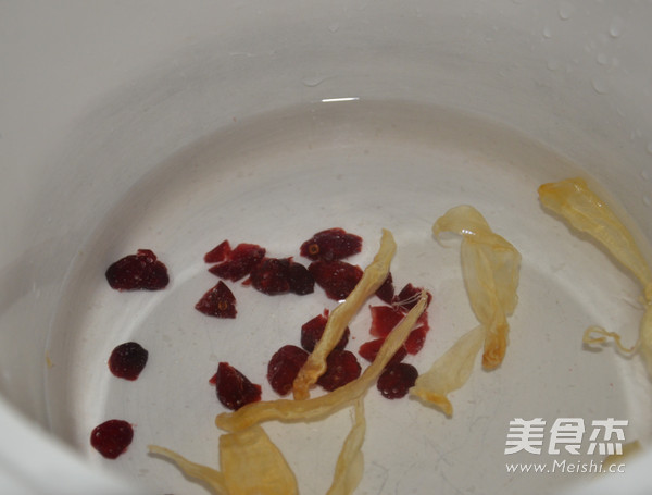 Cranberry Flower Maw Drink recipe