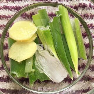Steamed Bowl with Small Crispy Pork recipe