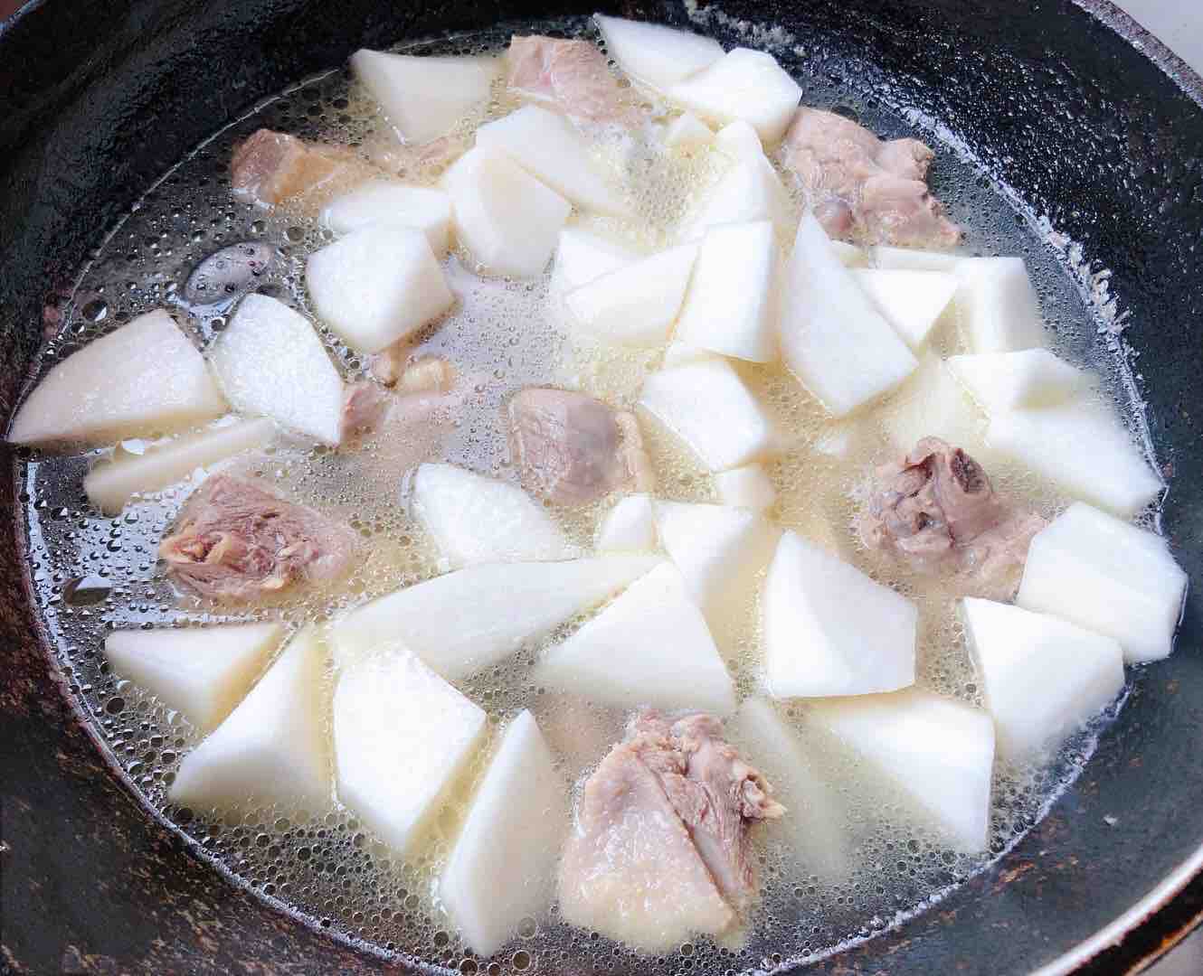 Duck Leg Stewed with White Radish recipe