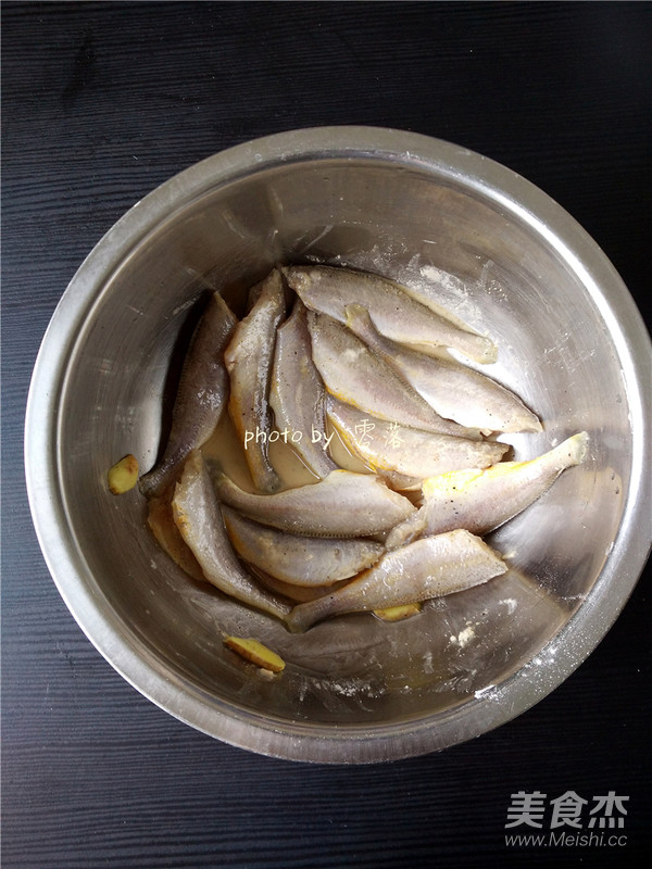 Hot and Sour Small Yellow Croaker recipe