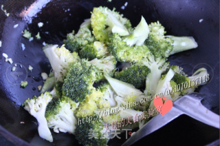 Simple and Delicious Diet Dish-garlic Broccoli recipe