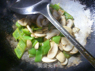 Stir-fried Mushrooms with Green Peppers recipe