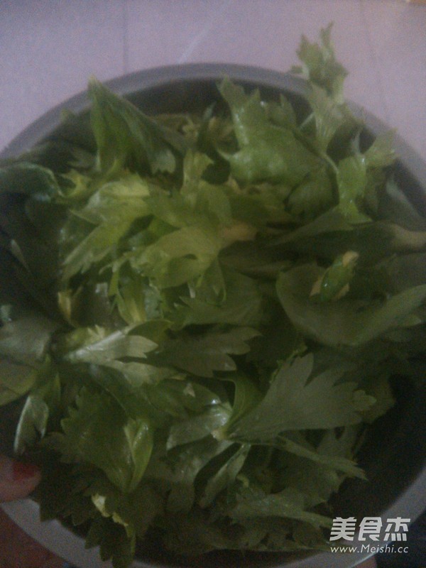 Steamed Celery Leaves recipe