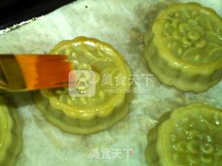 Cantonese-style Lotus Paste and Egg Yolk Mooncakes recipe