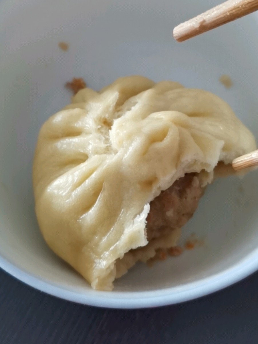 Steamed Buns with Soft Corn Meal, Carrots, Lotus Roots and Pork recipe