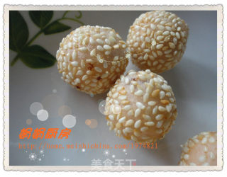 Strawberry Ice Cream Powder Flavor-red Bean Paste Hollow Sesame Ball recipe