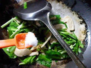 Stir-fried Leek with Soy Protein recipe