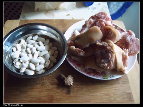 Stewed Pork Trotters with Snow Peas recipe