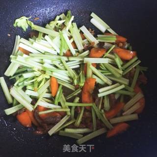 Stir-fried Carrots with Parsley recipe
