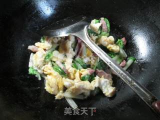 Scrambled Eggs with Bacon and Cabbage recipe