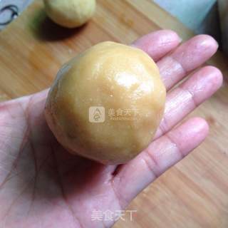 #新良第一节婚纱大赛# Mooncakes with Lotus Seed Paste and Egg Yolk recipe