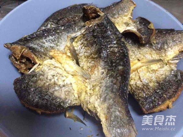 Braised Crucian Carp with Basil recipe