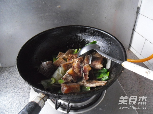 Roasted Dried Fish with Scallions recipe