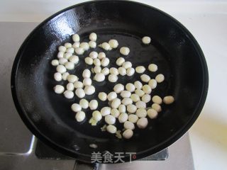 Stir-fried Lotus Root Strips with Lotus Seeds and Rice recipe