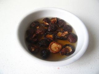 A Beautiful Soup for Strengthening Physique and Improving Immunity-mushroom Cordyceps Flower Chicken Soup recipe