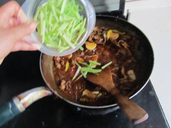 Stir-fried Chicken Gizzards with Pickled Peppers recipe