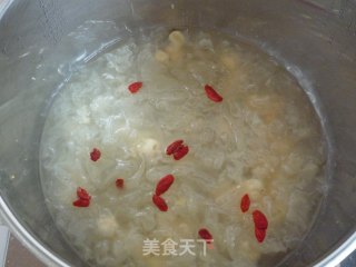 Rock Sugar Tremella and Lotus Seed Soup recipe