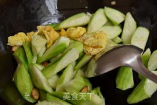 Stir-fried Loofah with Cordyceps Flower recipe