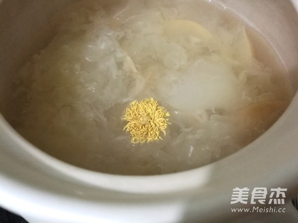 Sydney White Fungus and Wolfberry Soup recipe