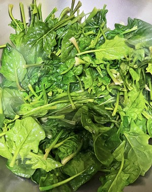 Here Comes The Scrambled Spinach with Eggs that Can Relieve Eye Fatigue recipe