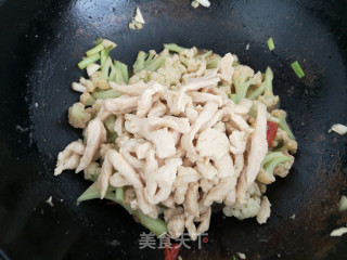 Stir-fried Cauliflower with Shredded Chicken recipe