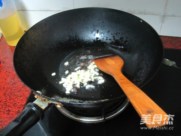Stir-fried Lettuce with Dace in Black Bean Sauce recipe