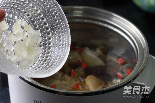 Peach Gum White Fungus and Sydney Soup recipe