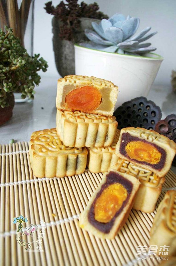 Mooncake Season-classic Cantonese Egg Yolk Lotus Paste recipe