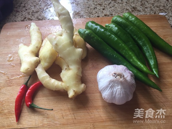 Bawang Supermarket | Stir-fried Rooster Pieces recipe