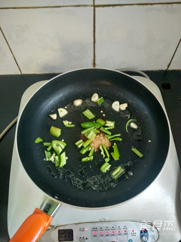 Stir-fried Spaghetti with Scallions recipe