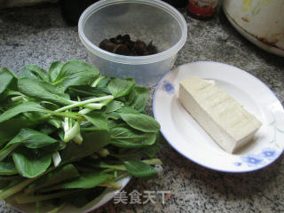 Stir-fried Chicken Festive with Black Fungus and Lao Tofu recipe